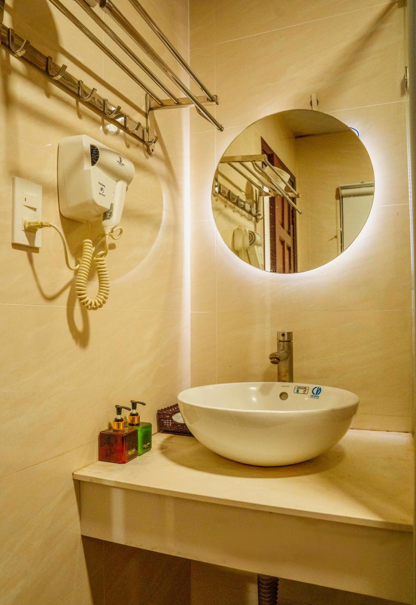 Khach San Trung Hieu Vung Tau Hotel Bagian luar foto